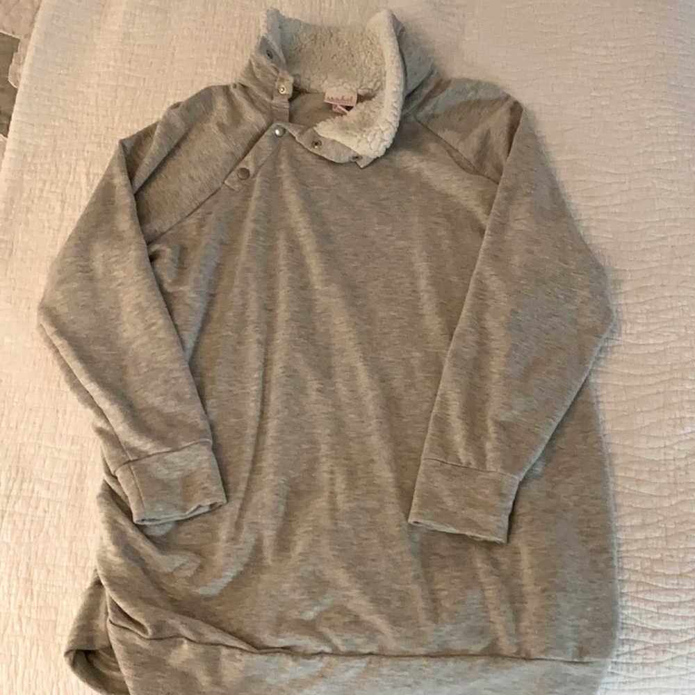 3/$20 Women’s Maternity Grey Soft Sweatshirt Size XXL Like New So Comfortable
